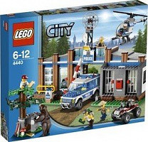 LEGO City 4440 Policejní stanice v lese